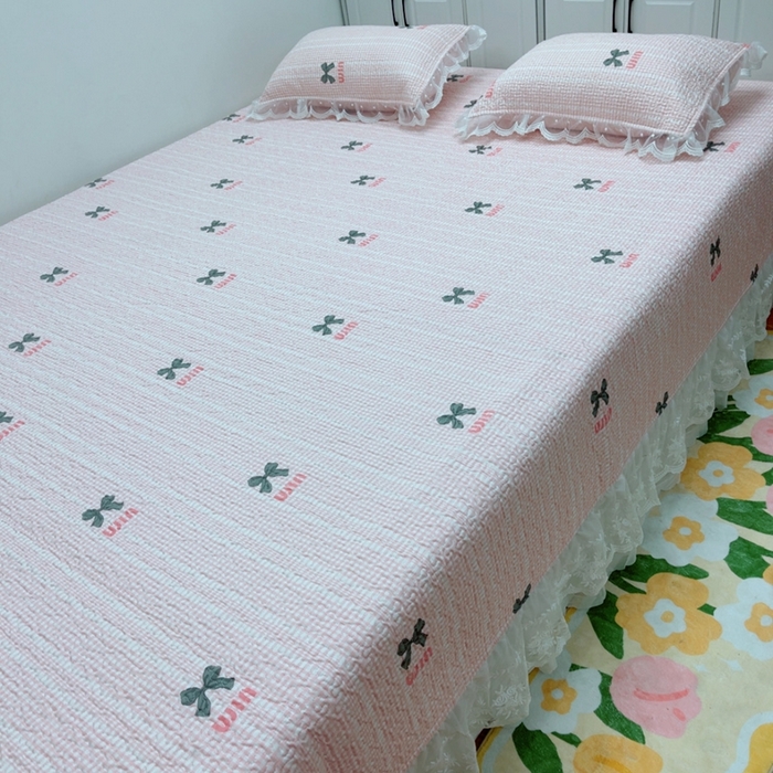 91家纺网 家纺一手货源 找家纺 暖居 2025新款纯棉大蕾丝榻榻米农村大炕盖支持定制 粉色蝴蝶结仙女款