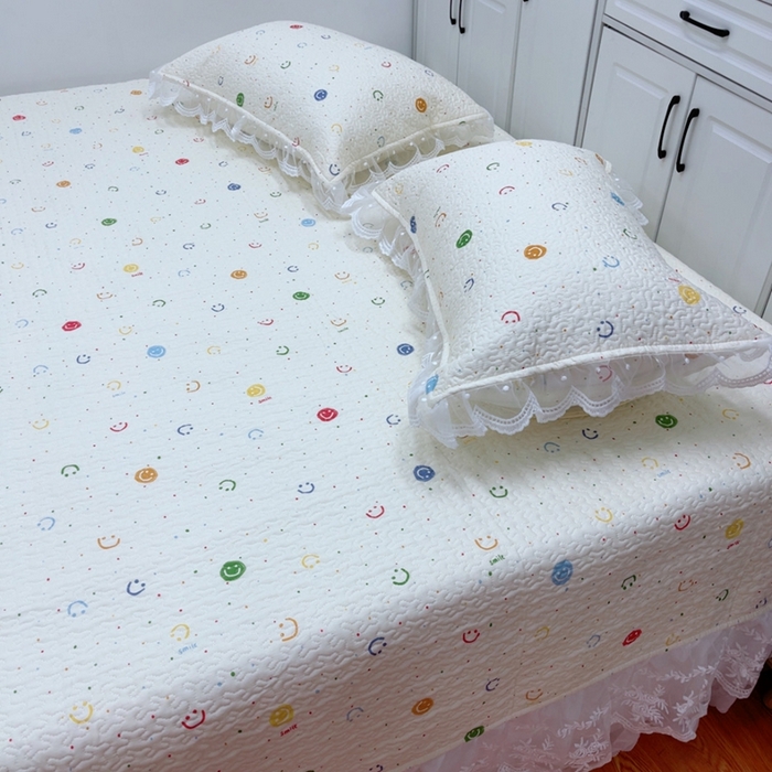 91家纺网 家纺一手货源 找家纺 暖居 2025新款纯棉大蕾丝榻榻米农村大炕盖支持定制 笑脸仙女款