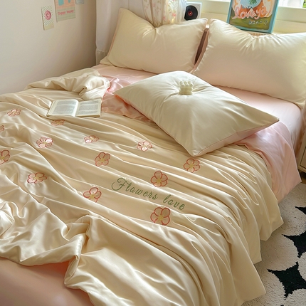 91家纺网 家纺一手货源 找家纺 （总）花伞家居 2025春夏新款冰丝满绣水洗真丝刺绣夏凉被空调被夏被四件套含买家秀
