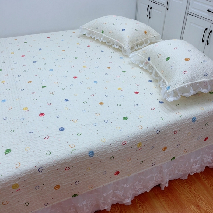 91家纺网 家纺一手货源 找家纺 暖居 2025新款纯棉大蕾丝榻榻米农村大炕盖支持定制 笑脸仙女款