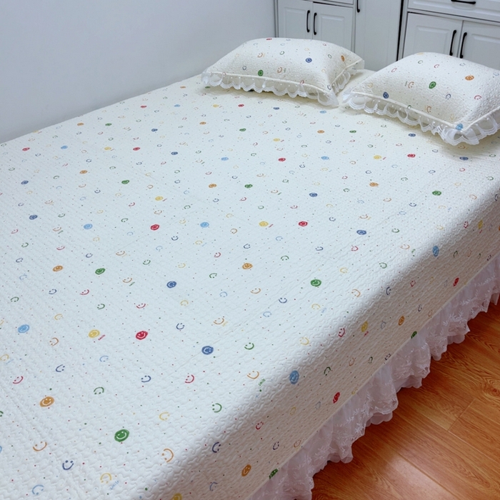 91家纺网 家纺一手货源 找家纺 暖居 2025新款纯棉大蕾丝榻榻米农村大炕盖支持定制 笑脸仙女款