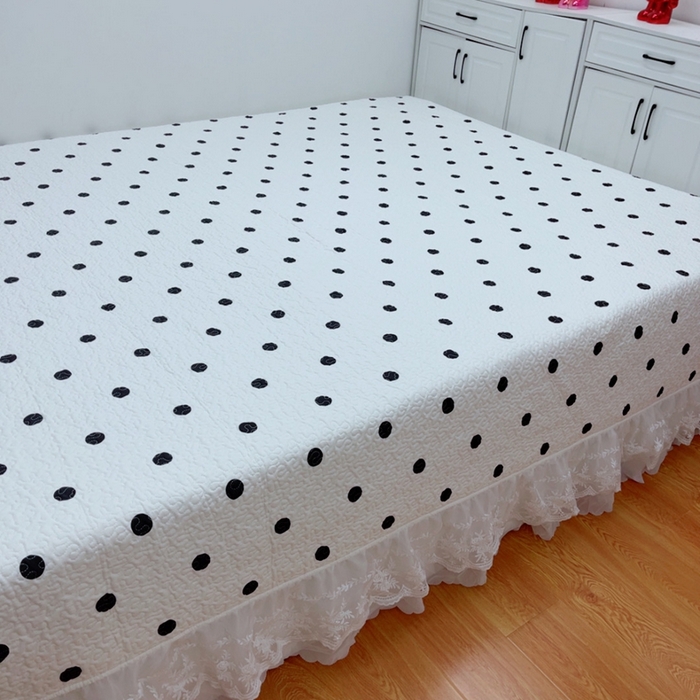 91家纺网 家纺一手货源 找家纺 暖居 2025新款纯棉大蕾丝榻榻米农村大炕盖支持定制 波点白仙女款