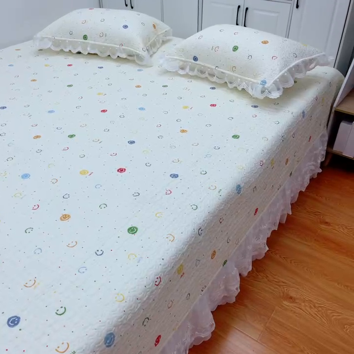 91家纺网 家纺一手货源 找家纺 暖居 2025新款纯棉大蕾丝榻榻米农村大炕盖支持定制 笑脸仙女款