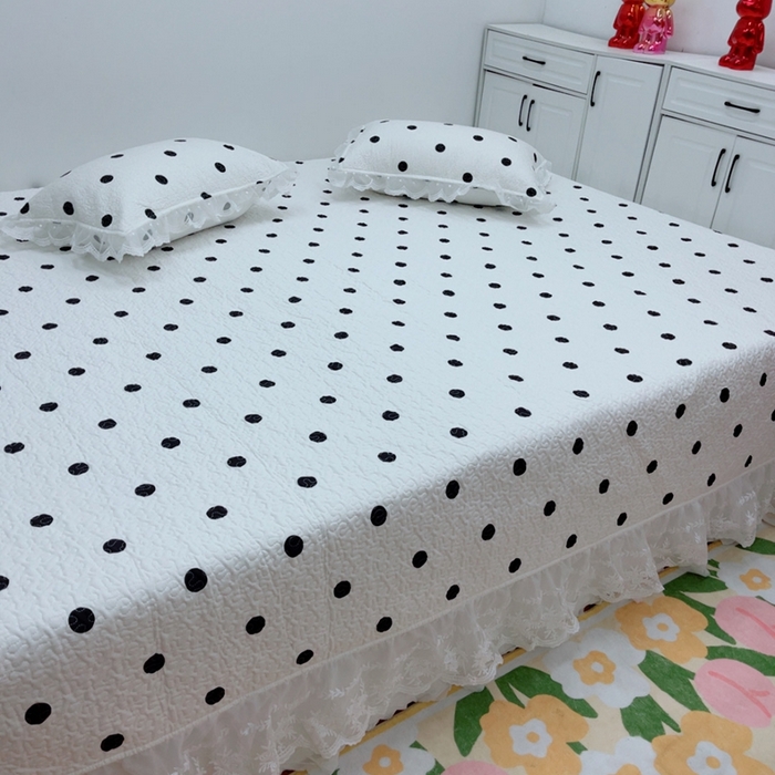 91家纺网 家纺一手货源 找家纺 暖居 2025新款纯棉大蕾丝榻榻米农村大炕盖支持定制 波点白仙女款