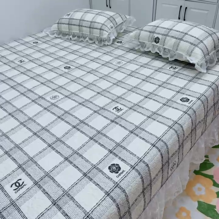 91家纺网 家纺一手货源 找家纺 暖居 2025新款纯棉大蕾丝榻榻米农村大炕盖支持定制 小香格子仙女款