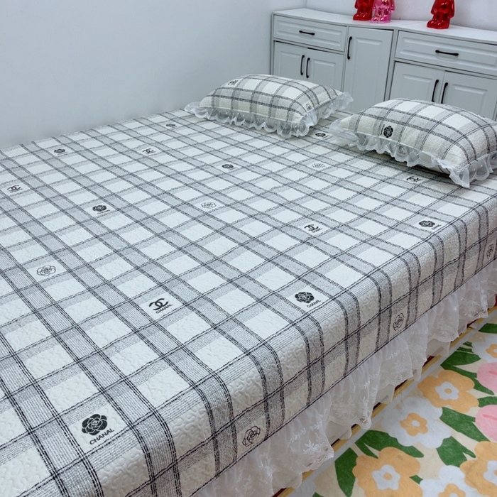 91家纺网 家纺一手货源 找家纺 暖居 2025新款纯棉大蕾丝榻榻米农村大炕盖支持定制 小香格子仙女款