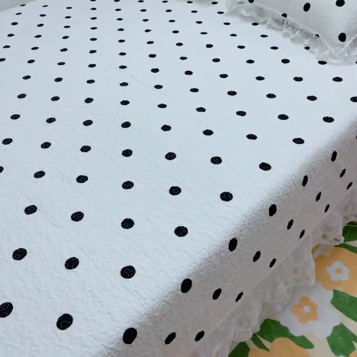 91家纺网 家纺一手货源 找家纺 暖居 2025新款纯棉大蕾丝榻榻米农村大炕盖支持定制 波点白仙女款