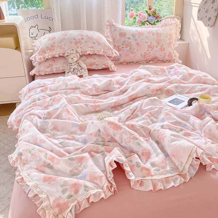 91家纺网 家纺一手货源 找家纺 大麦家纺 2025新款云感双层纱花边夏被四件套 微醺甜梦