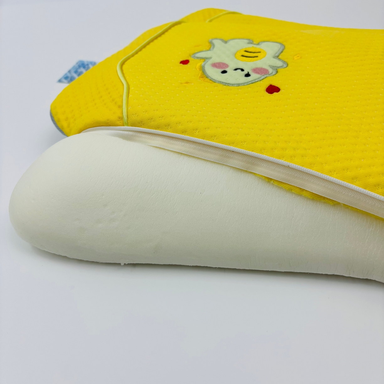 91家纺网 家纺一手货源 找家纺 （总）露函家居 2025新款儿童绣花款凉豆豆美 肤枕枕芯枕头