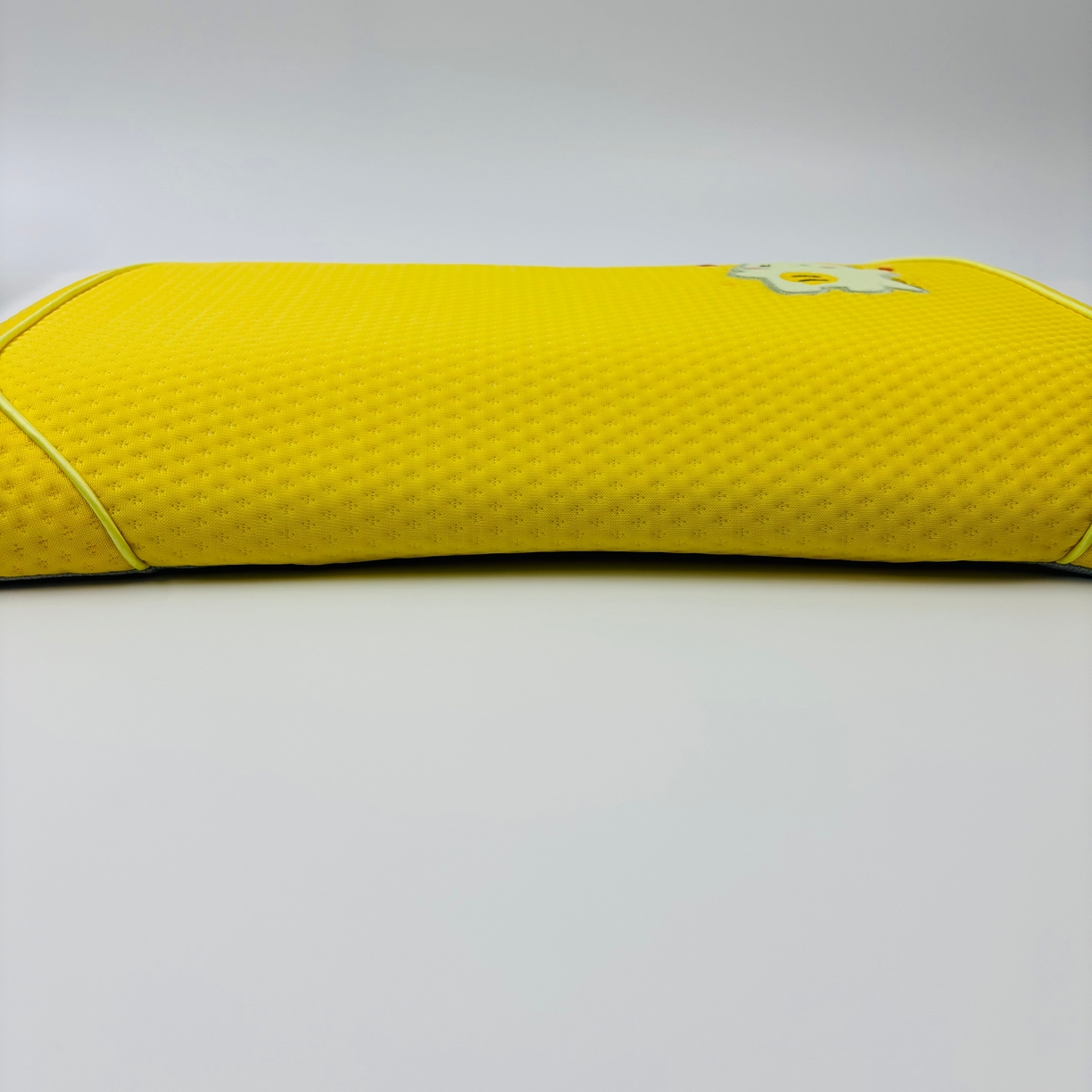 91家纺网 家纺一手货源 找家纺 （总）露函家居 2025新款儿童绣花款凉豆豆美 肤枕枕芯枕头