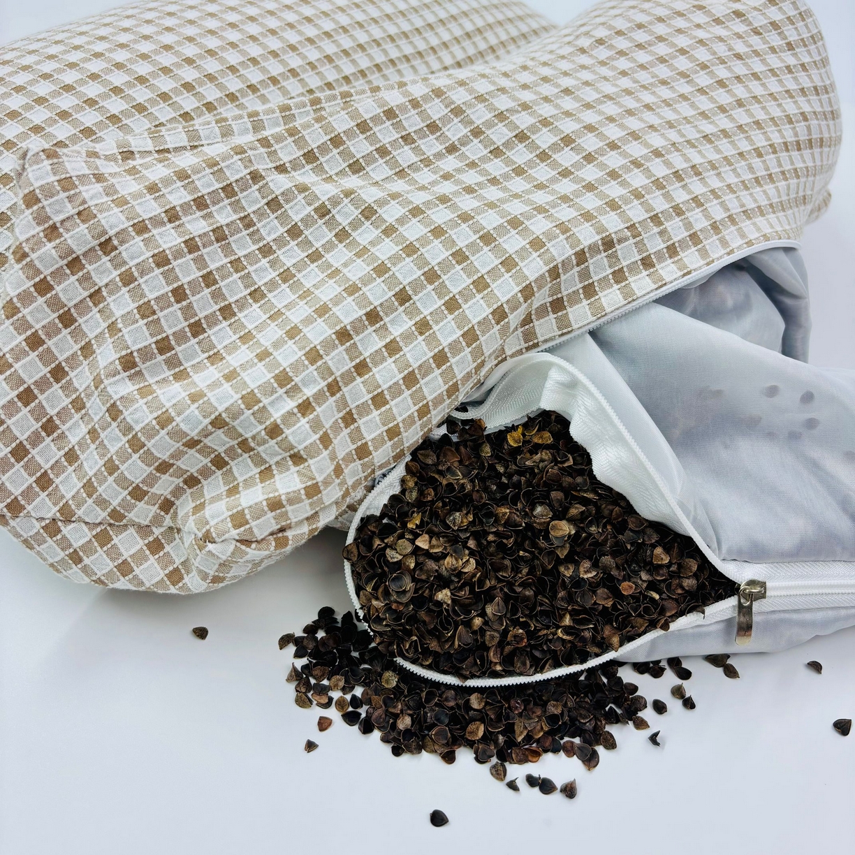 91家纺网 家纺一手货源 找家纺 露函家居 2025新款二合一组合款反牵引荞麦枕（甜荞）枕芯枕头 咖色 三角枕44x14x14cm+方枕42x22x7cm/只