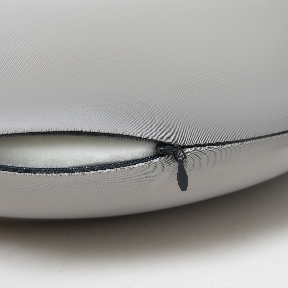 91家纺网 家纺一手货源 找家纺 露函家居 ‌2025新款U型大头护颈枕枕芯枕头 岩石灰 29x30cm/只