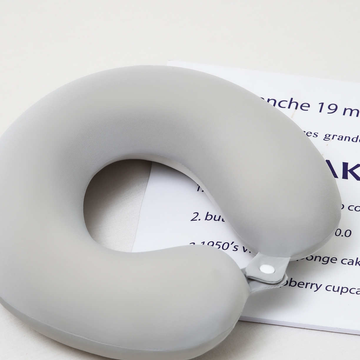 91家纺网 家纺一手货源 找家纺 露函家居 ‌2025新款U型大头护颈枕枕芯枕头 岩石灰 29x30cm礼盒装/只