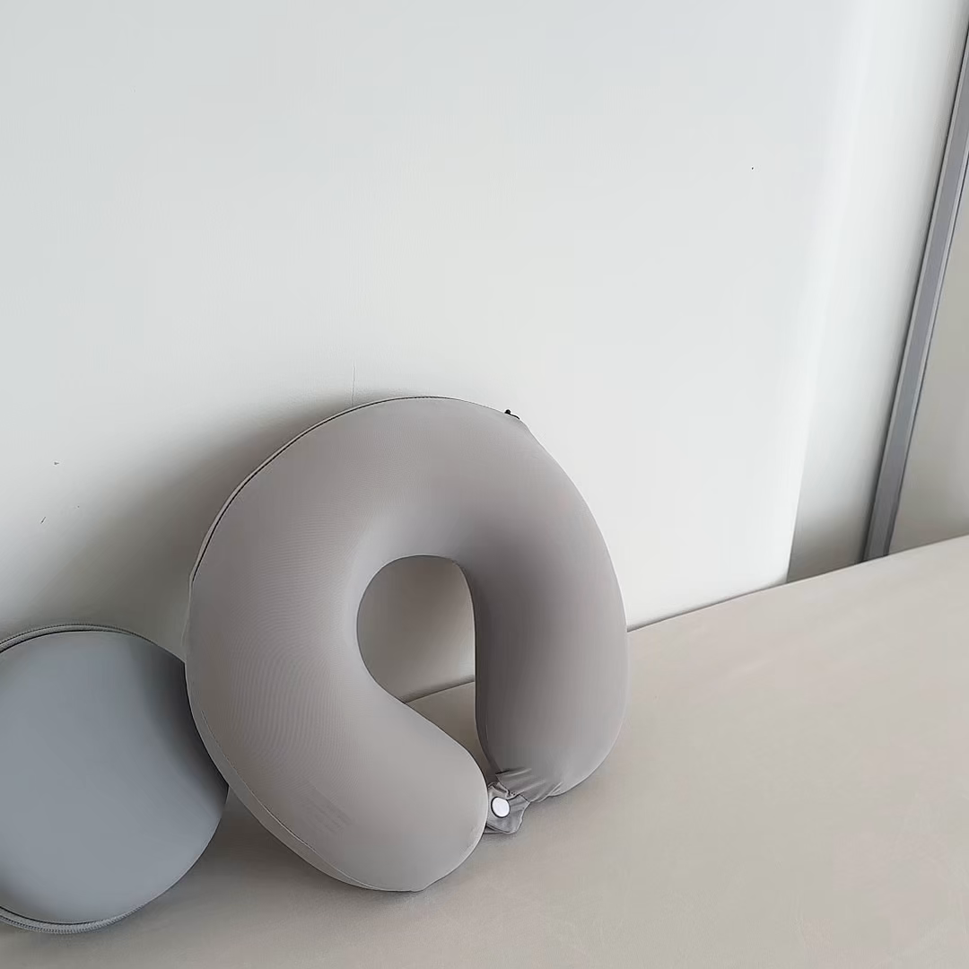 91家纺网 家纺一手货源 找家纺 露函家居 ‌2025新款U型大头护颈枕枕芯枕头 岩石灰 29x30cm礼盒装/只