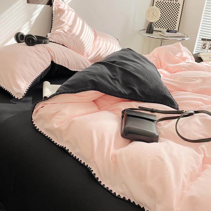 91家纺网 家纺一手货源 找家纺 思诺羽床笠 2025新款水洗棉贝壳边四件套系列 贝壳边+浅粉黑