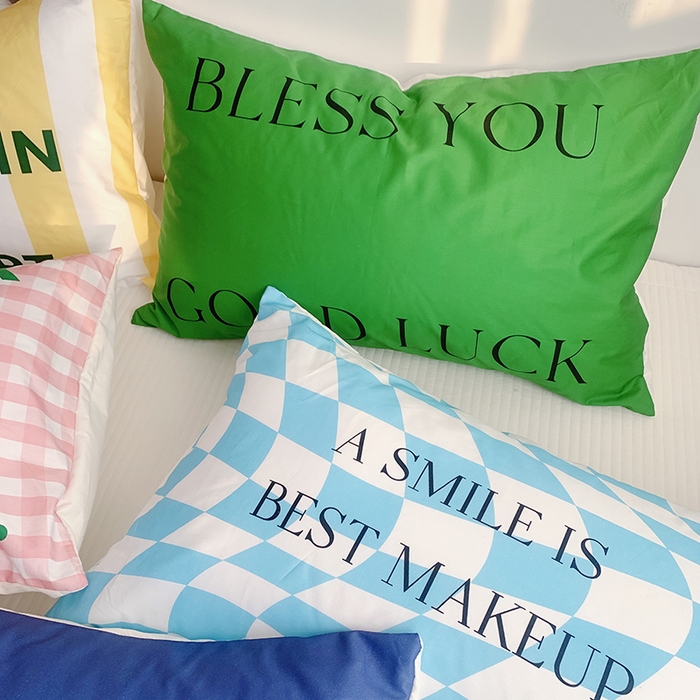 91家纺网 家纺一手货源 找家纺 柚可家居 2024新款数码定版全棉单枕套系列-多巴胺系列一 蓝格字母