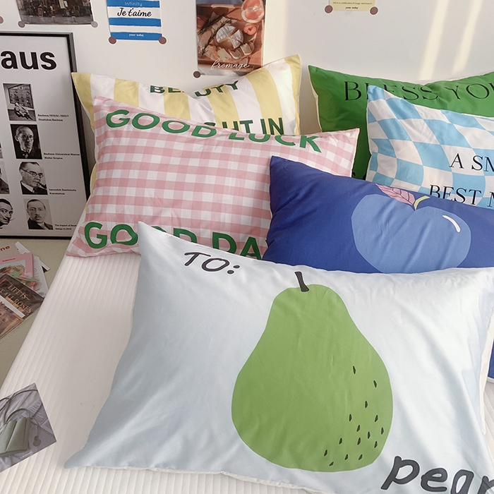 91家纺网 家纺一手货源 找家纺 柚可家居 2024新款数码定版全棉单枕套系列-多巴胺系列一 蓝格字母