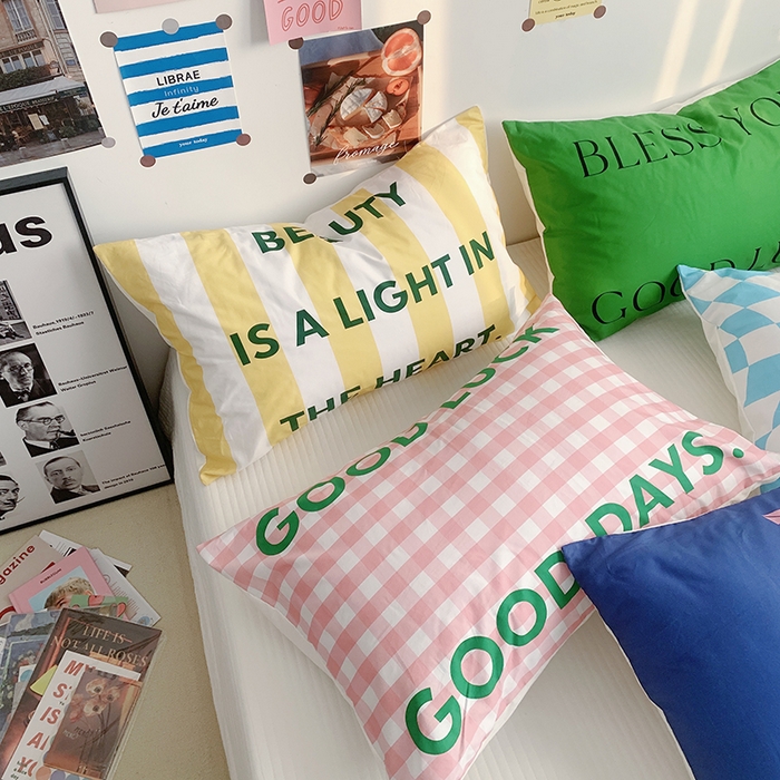 91家纺网 家纺一手货源 找家纺 柚可家居 2024新款数码定版全棉单枕套系列-多巴胺系列一 绿色字母