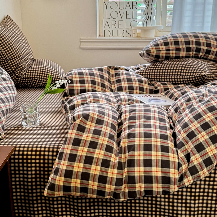 91家纺网 家纺一手货源 找家纺 多品2025新款无印风超柔水洗棉宿舍三件套 柏林+黑小格