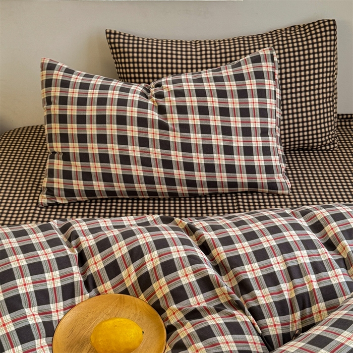 91家纺网 家纺一手货源 找家纺 多品2025新款无印风超柔水洗棉宿舍三件套 柏林+黑小格