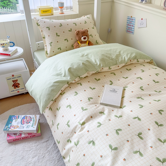 91家纺网 家纺一手货源 找家纺 鑫宇 2025新款全棉纯棉13372宽幅学生上下铺三件套 春芽小月