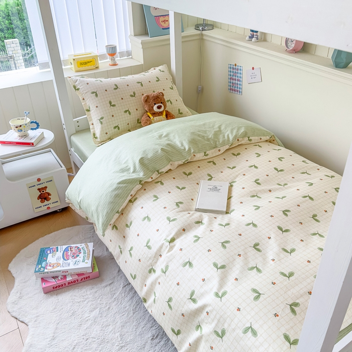 91家纺网 家纺一手货源 找家纺 鑫宇 2025新款全棉纯棉13372宽幅学生上下铺三件套 春芽小月