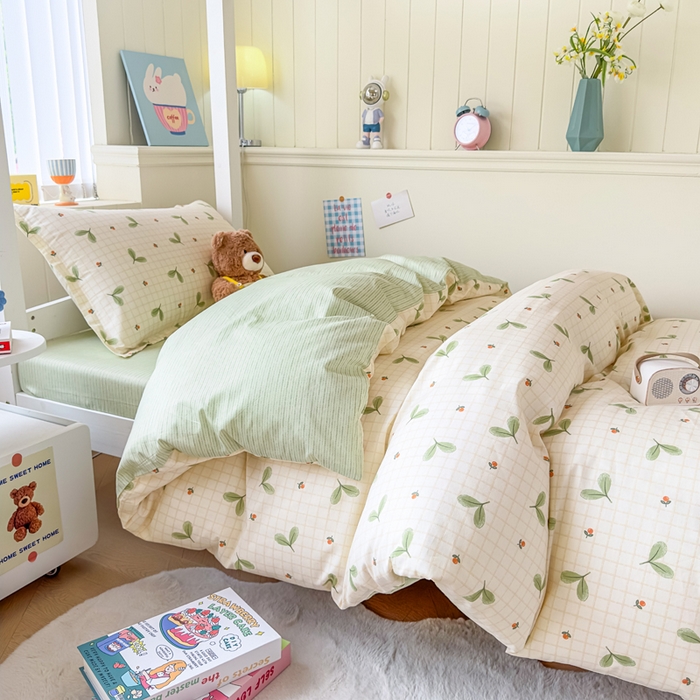 91家纺网 家纺一手货源 找家纺 鑫宇 2025新款全棉纯棉13372宽幅学生上下铺三件套 春芽小月