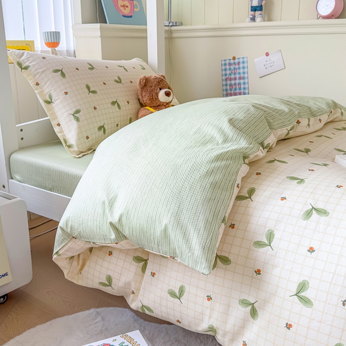 91家纺网 家纺一手货源 找家纺 鑫宇 2025新款全棉纯棉13372宽幅学生上下铺三件套 春芽小月