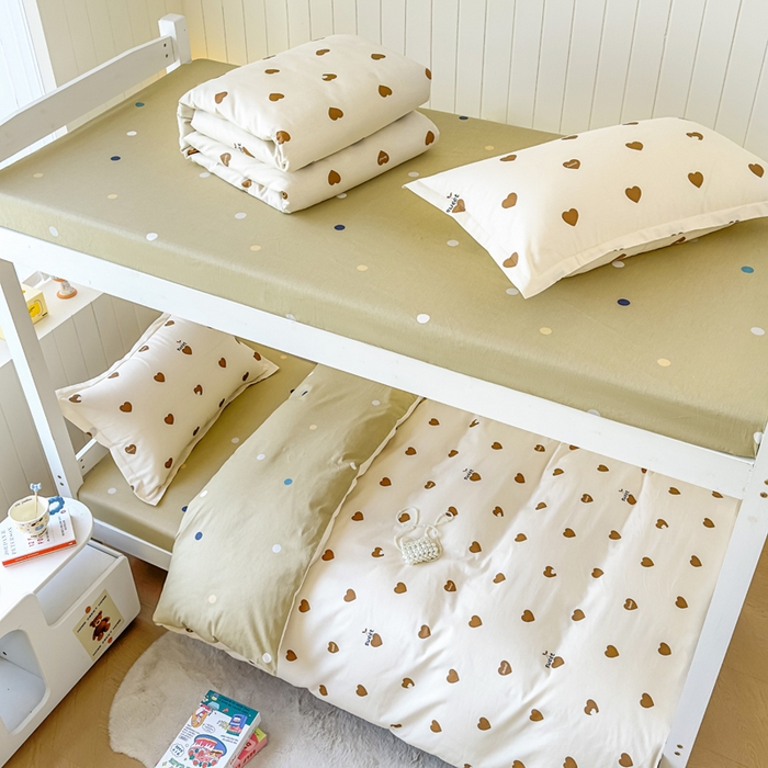 91家纺网 家纺一手货源 找家纺 鑫宇 2025新款全棉纯棉13372宽幅学生上下铺三件套 点点爱