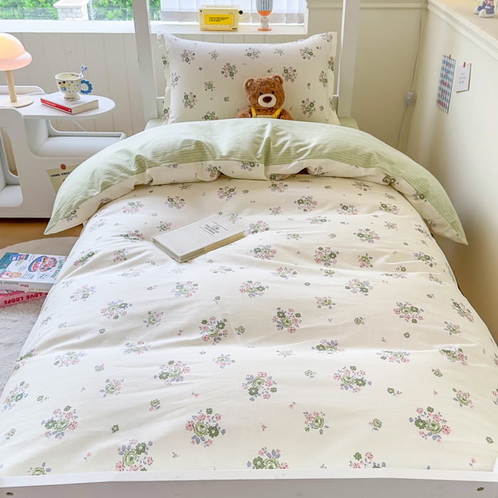 91家纺网 家纺一手货源 找家纺 鑫宇 2025新款全棉纯棉13372宽幅学生上下铺三件套 花香丽影