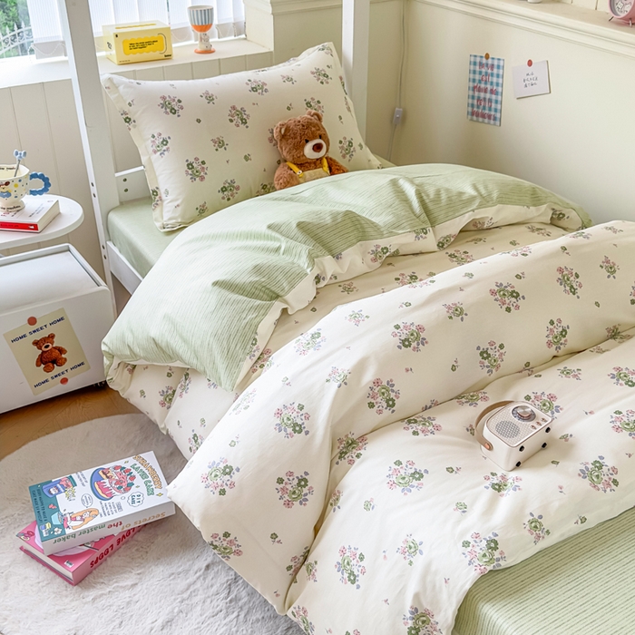 91家纺网 家纺一手货源 找家纺 鑫宇 2025新款全棉纯棉13372宽幅学生上下铺三件套 花香丽影