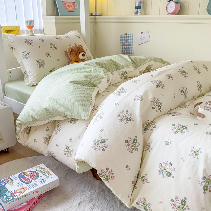 91家纺网 家纺一手货源 找家纺 鑫宇 2025新款全棉纯棉13372宽幅学生上下铺三件套 花香丽影