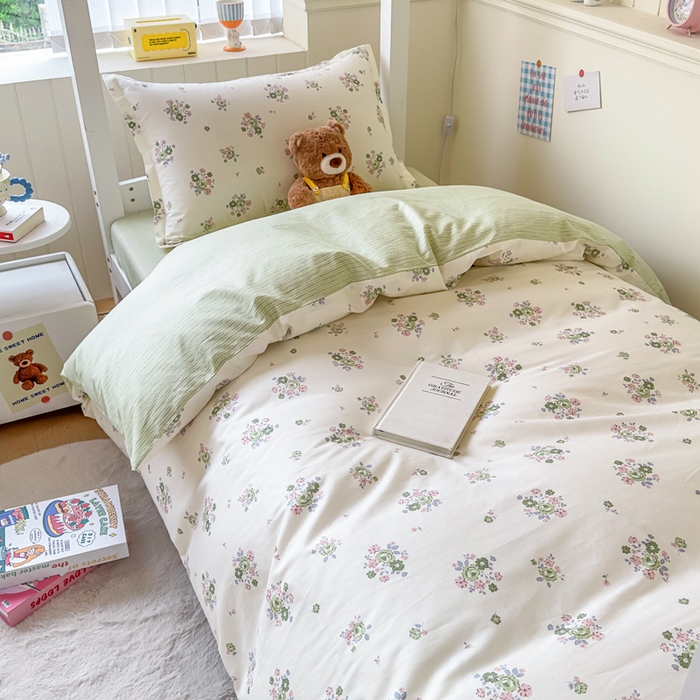 91家纺网 家纺一手货源 找家纺 鑫宇 2025新款全棉纯棉13372宽幅学生上下铺三件套 花香丽影