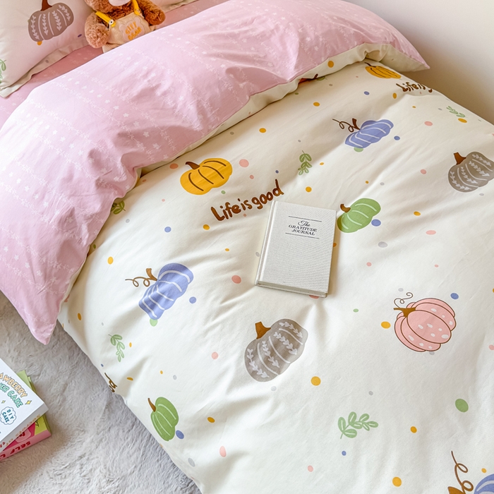 91家纺网 家纺一手货源 找家纺 鑫宇 2025新款全棉纯棉13372宽幅学生上下铺三件套 南瓜派对