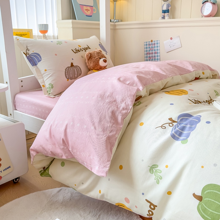 91家纺网 家纺一手货源 找家纺 鑫宇 2025新款全棉纯棉13372宽幅学生上下铺三件套 南瓜派对