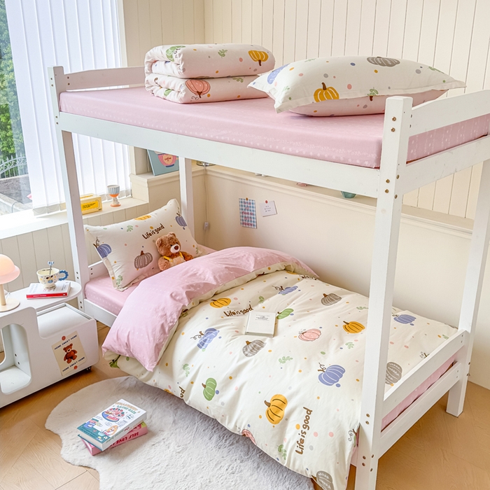 91家纺网 家纺一手货源 找家纺 鑫宇 2025新款全棉纯棉13372宽幅学生上下铺三件套 南瓜派对