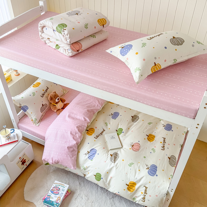 91家纺网 家纺一手货源 找家纺 鑫宇 2025新款全棉纯棉13372宽幅学生上下铺三件套 南瓜派对