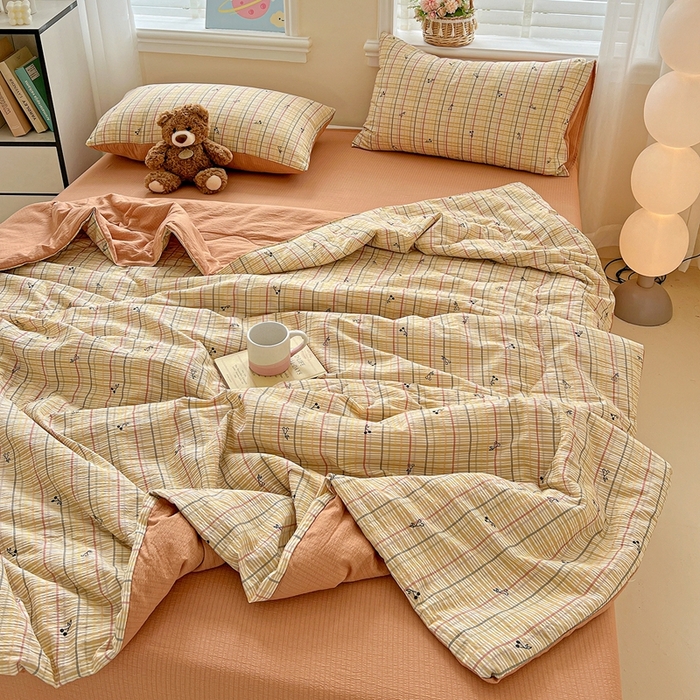 91家纺网 家纺一手货源 找家纺 一比一家纺 2025新款云感皱皱纱简单款夏被夏凉被空调被四件套 樱桃小格