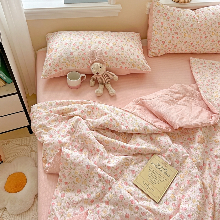 91家纺网 家纺一手货源 找家纺 一比一家纺 2025新款云感皱皱纱简单款夏被夏凉被空调被四件套 郁金香小兔粉