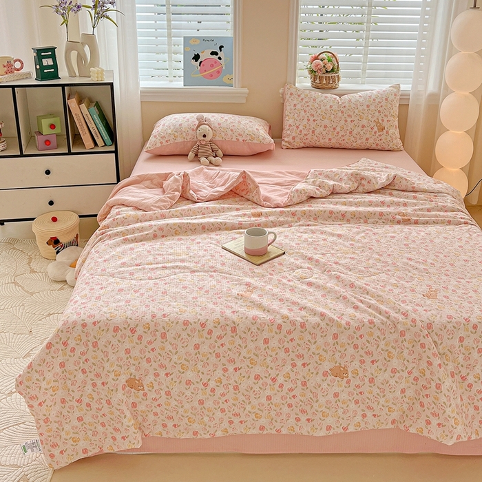 91家纺网 家纺一手货源 找家纺 一比一家纺 2025新款云感皱皱纱简单款夏被夏凉被空调被四件套 郁金香小兔粉