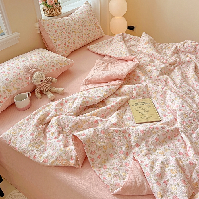 91家纺网 家纺一手货源 找家纺 一比一家纺 2025新款云感皱皱纱简单款夏被夏凉被空调被四件套 郁金香小兔粉