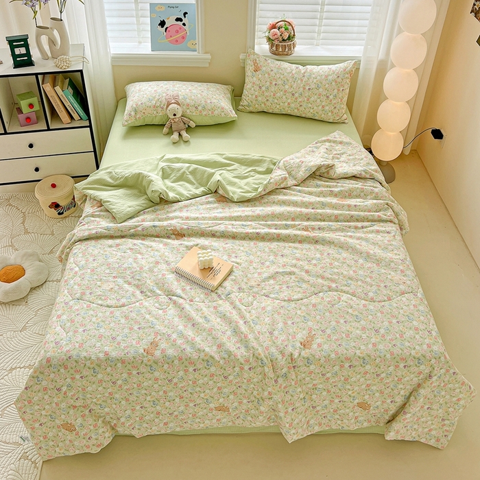 91家纺网 家纺一手货源 找家纺 一比一家纺 2025新款云感皱皱纱简单款夏被夏凉被空调被四件套 郁金香小兔绿