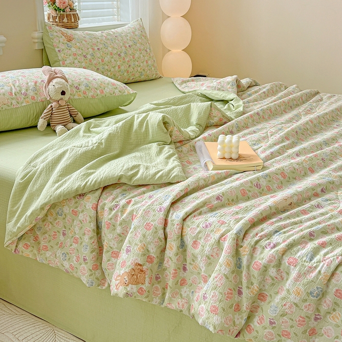 91家纺网 家纺一手货源 找家纺 一比一家纺 2025新款云感皱皱纱简单款夏被夏凉被空调被四件套 郁金香小兔绿