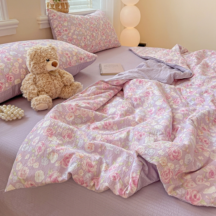 91家纺网 家纺一手货源 找家纺 一比一家纺 2025新款云感皱皱纱简单款夏被夏凉被空调被四件套 十里桃花粉