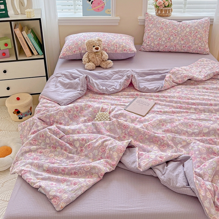 91家纺网 家纺一手货源 找家纺 一比一家纺 2025新款云感皱皱纱简单款夏被夏凉被空调被四件套 十里桃花粉