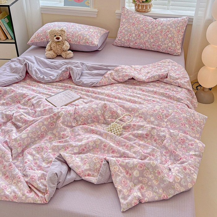 91家纺网 家纺一手货源 找家纺 一比一家纺 2025新款云感皱皱纱简单款夏被夏凉被空调被四件套 十里桃花粉