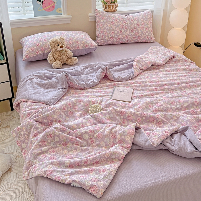 91家纺网 家纺一手货源 找家纺 一比一家纺 2025新款云感皱皱纱简单款夏被夏凉被空调被四件套 十里桃花粉