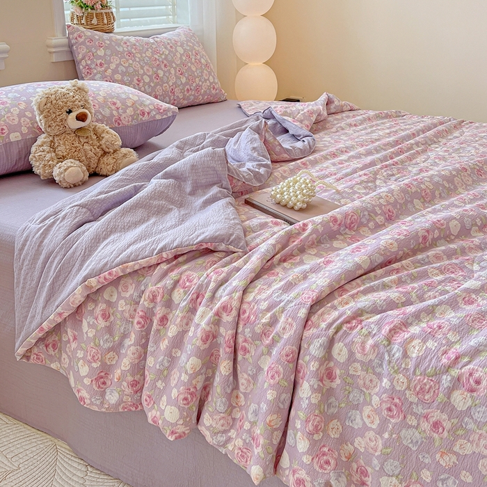 91家纺网 家纺一手货源 找家纺 一比一家纺 2025新款云感皱皱纱简单款夏被夏凉被空调被四件套 十里桃花粉