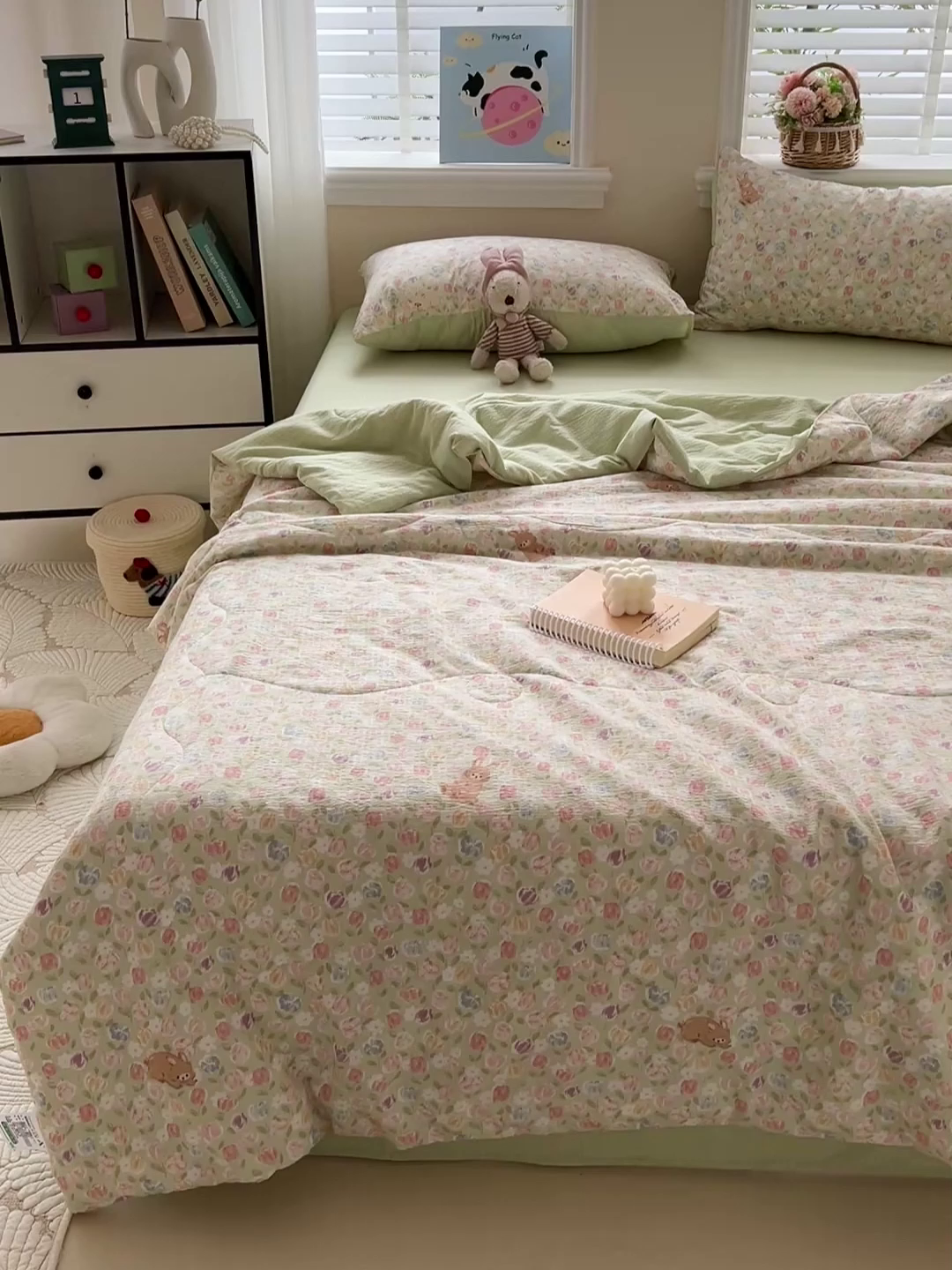 91家纺网 家纺一手货源 找家纺 一比一家纺 2025新款云感皱皱纱简单款夏被夏凉被空调被四件套 郁金香小兔绿