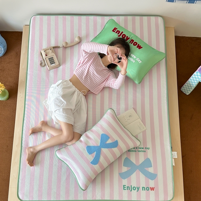 91家纺网 家纺一手货源 找家纺 （总）觅糖2025新款ins冰藤席毛巾绣凉席